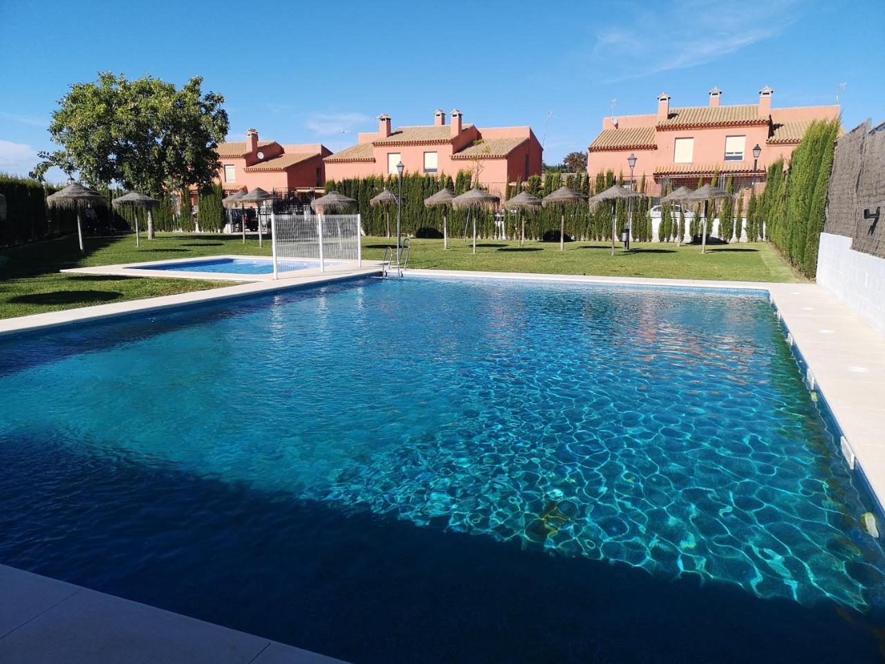 Villa Aznalcazar Sanlúcar la Mayor Exteriör bild